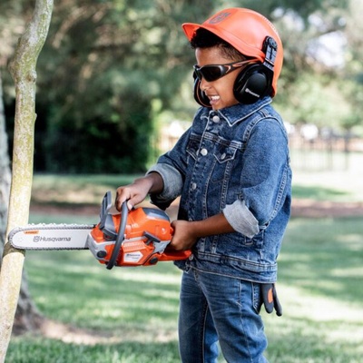 Kit Motosierra de Juguete Husqvarna 550 XP Casco Guantes y Gafas